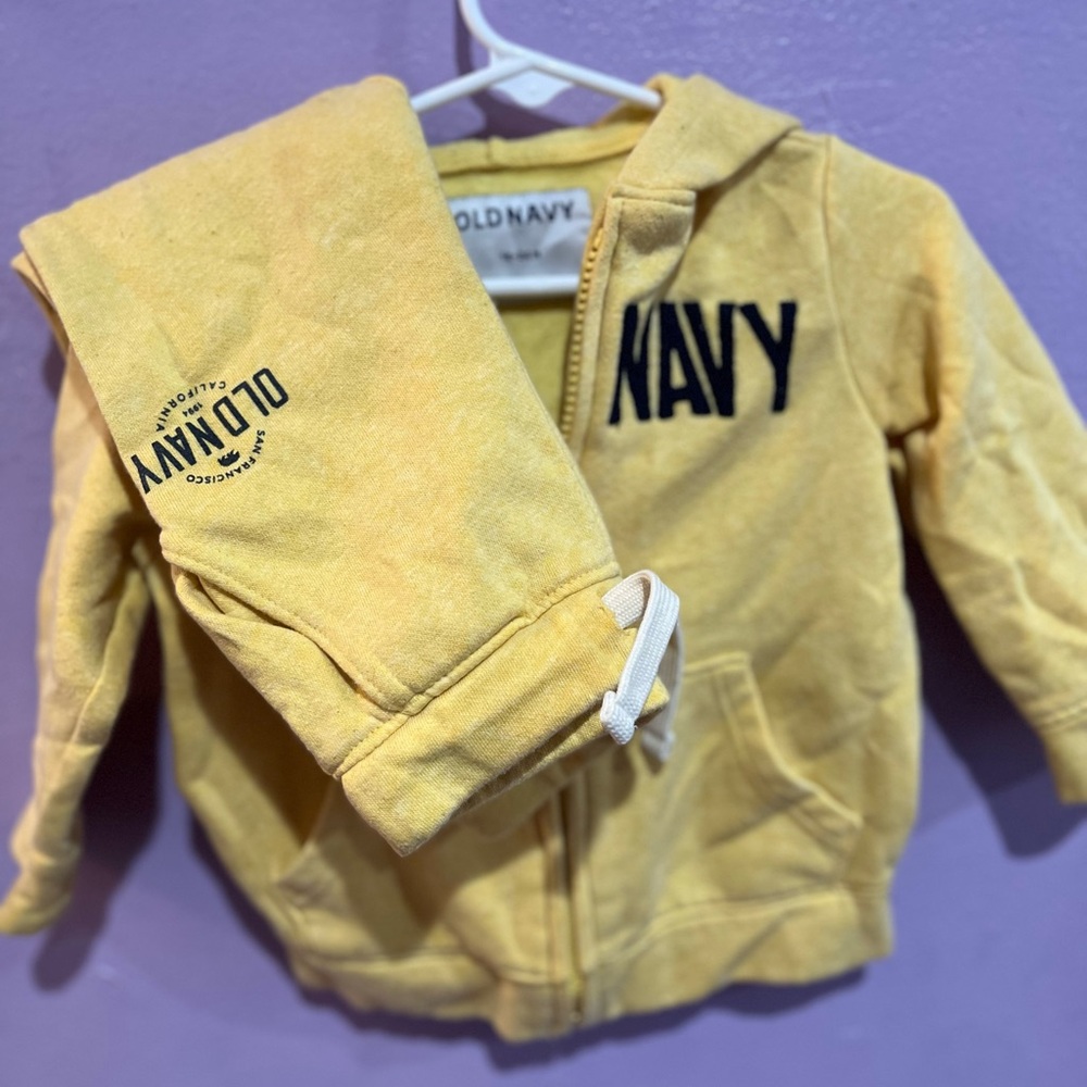 Old navy kids sweatsuit Size 18-24m , good condition, fast shipping